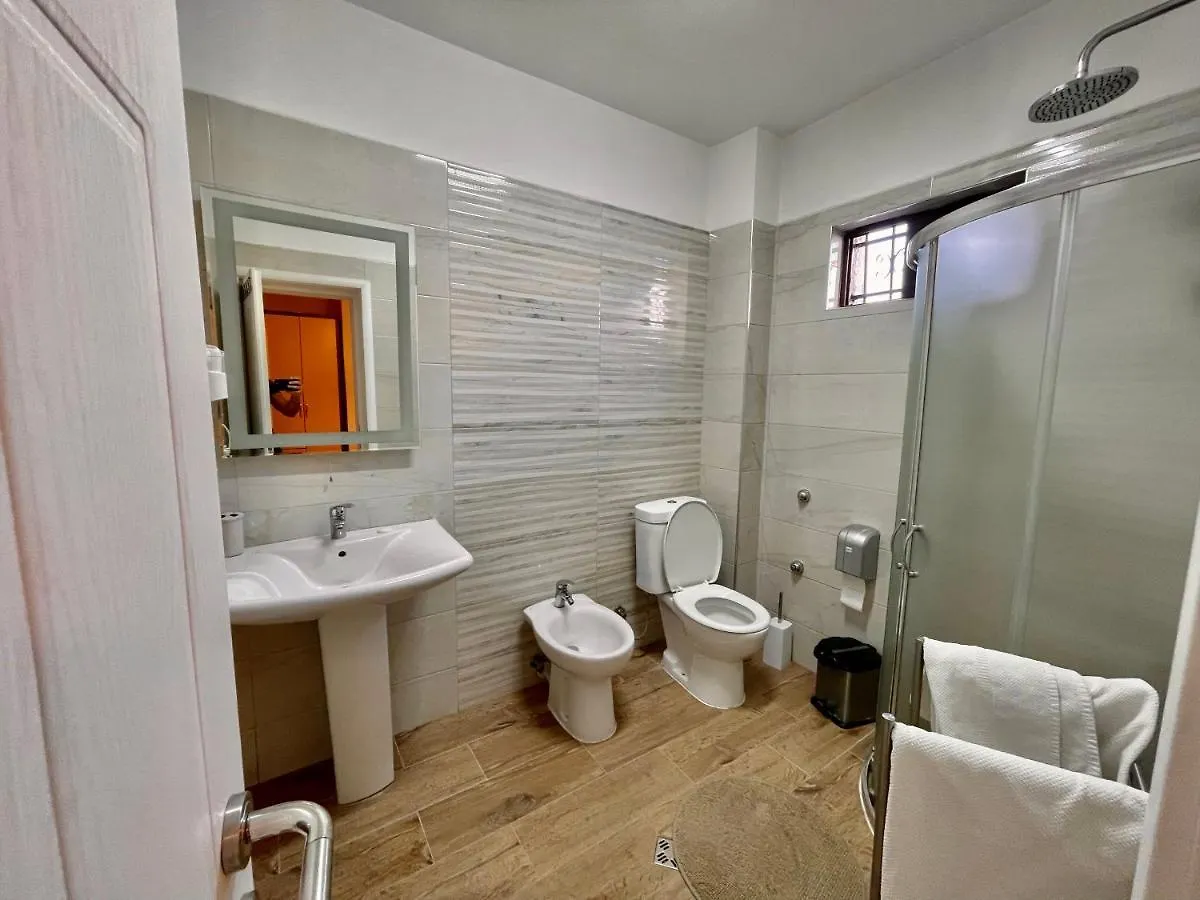 Vila Ada Hotel Τίρανα